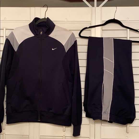 nike warm up suit